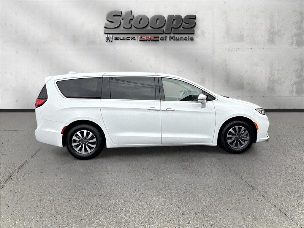 2022 Chrysler Pacifica Hybrid Touring L