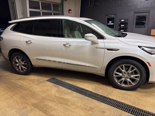 2022 Buick Enclave Essence