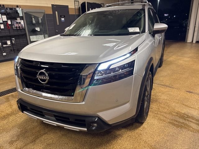 2022 Nissan Pathfinder SL