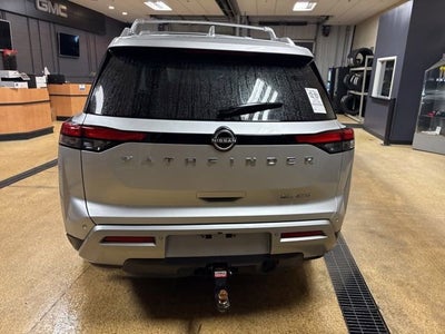 2022 Nissan Pathfinder SL