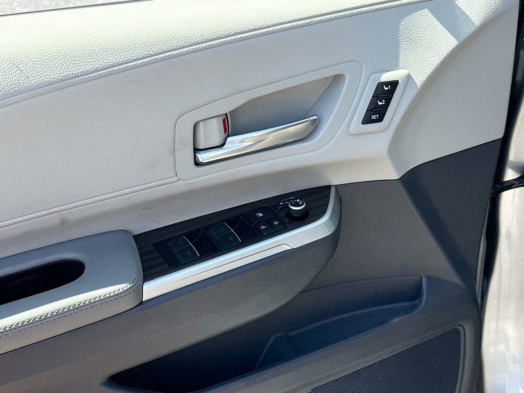 2023 Toyota Sienna Limited