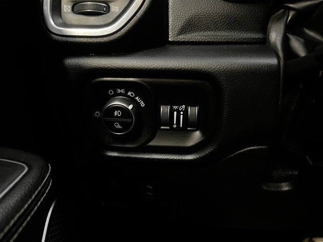 2022 RAM 1500 Laramie Crew Cab 4x4 5'7' Box