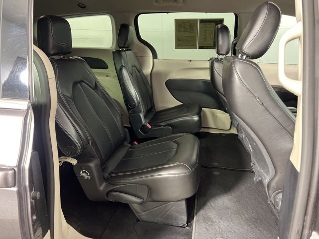 2021 Chrysler Voyager LXI