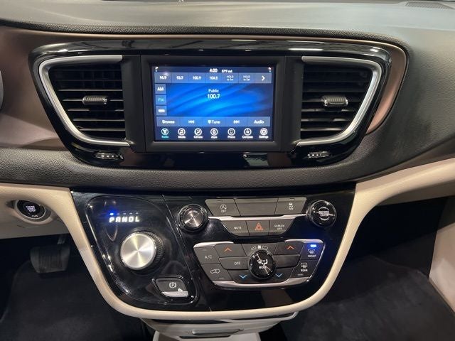 2021 Chrysler Voyager LXI