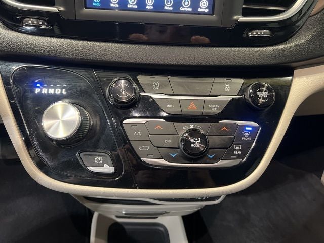 2021 Chrysler Voyager LXI