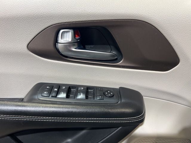 2021 Chrysler Voyager LXI