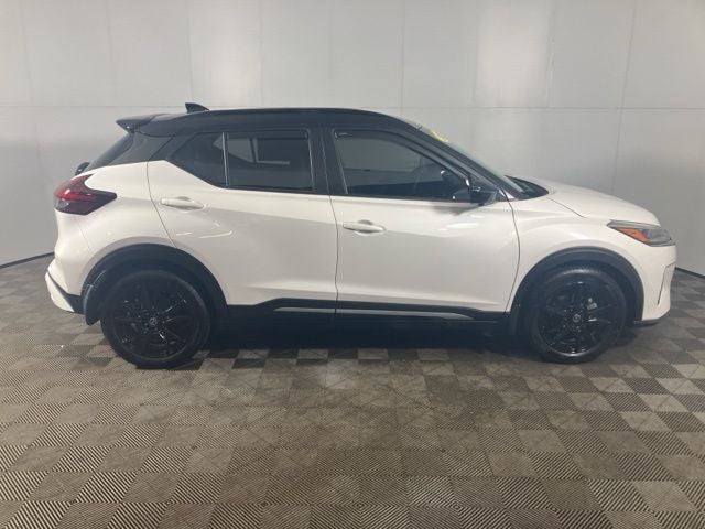 2021 Nissan Kicks SR