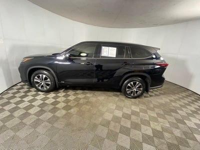 2022 Toyota Highlander Hybrid XLE